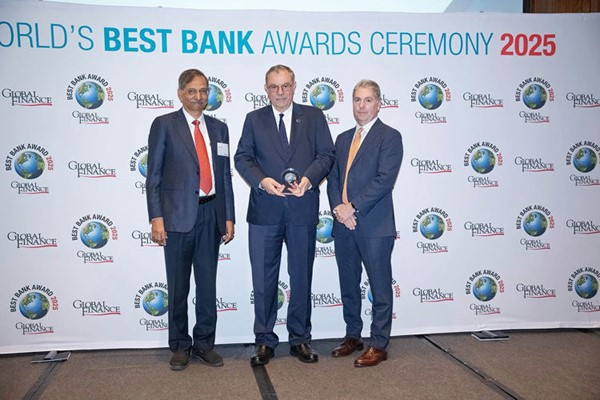  بيت التمويل أفضل مؤسسة مالية إسلامية بالعالم لعام 2025