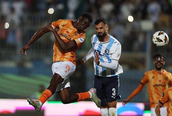 بيراميدز يواصل كتابة التاريخ ويتوج بكأس السوبر الأفريقي للمرة الأولى في تاريخه بالفوز على نهضة بركان