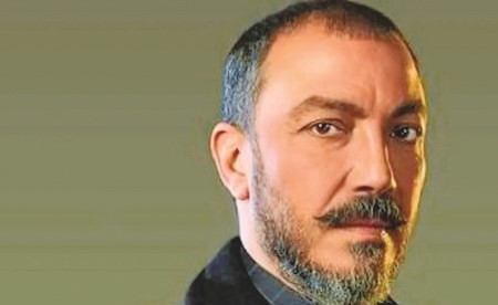 طارق لطفي.. وصراع «هاملت»