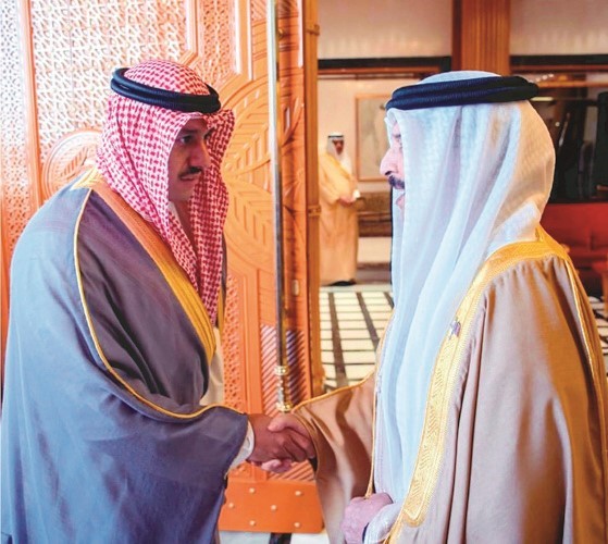 جلالة ملك البحرين الملك حمد بن عيسى آل خليفة يستقبل نائب رئيس اللجنة الأولمبية الشيخ مبارك الفيصل