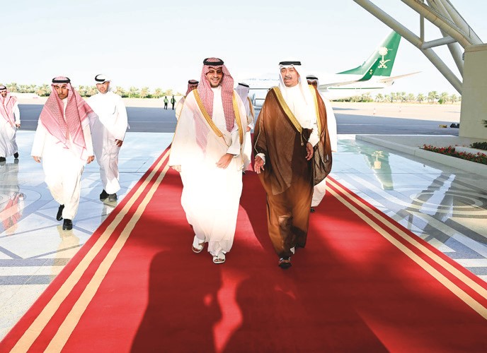 ممثل خادم الحرمين الشريفين الملك سلمان بن عبدالعزيز وصاحب السمو الملكي الأمير محمد بن سلمان ولي العهد رئيس مجلس الوزراء السعودي صاحب السمو الملكي الأمير تركي بن محمد بن فهد وزير الدولة عضو مجلس الوزراء السعودي لدى وصوله إلى البلاد وفي استقباله وزير الدفاع الشيخ عبدالله العلي