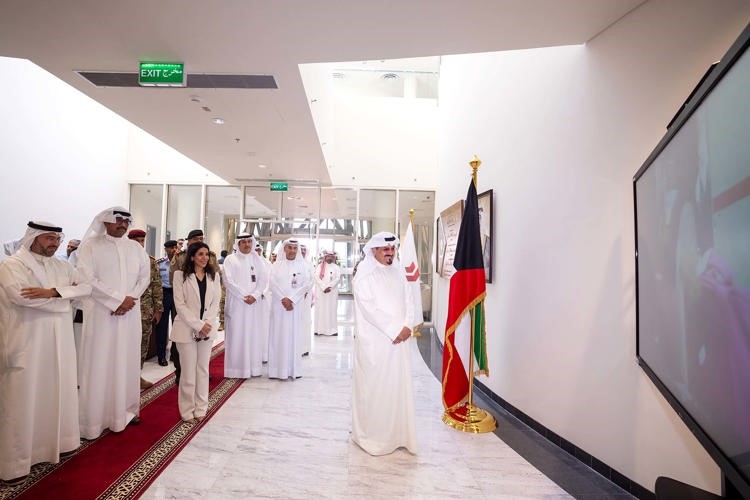 سمو الشيخ أحمد العبدالله رئيس مجلس الوزراء خلال رعايته وحضوره حفل الافتتاح الرسمي لبرج المراقبة الجديد والمدرج الثالث في مطار الكويت الدولي بحضور وزير الدفاع الشيخ عبدالله العلي ووزيرة الأشغال العامة د.نورة المشعان ورئيس الإدارة العامة للطيران المدني الشيخ حمود المبارك وعدد من كبار المسؤولين في الدولة