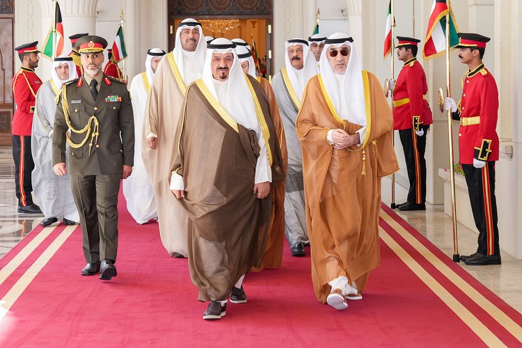 ممثل صاحب السمو الأمير الشيخ مشعل الأحمد سمو الشيخ أحمد العبدالله رئيس مجلس الوزراء مغادرا إلى مصر وفي وداعه النائب الأول لرئيس مجلس الوزراء ووزير الداخلية الشيخ فهد اليوسف ونائب رئيس مجلس الوزراء ووزير الدولة لشؤون مجلس الوزراء شريدة المعوشرجي ورئيس ديوان رئيس مجلس الوزراء عبدالعزيز الدخيل ووزير الدفاع الشيخ عبدالله العلي