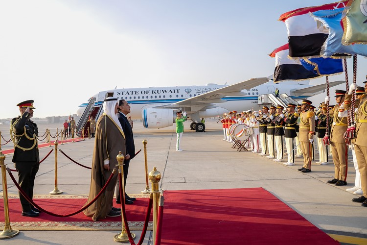 ممثل صاحب السمو الأمير الشيخ مشعل الأحمد سمو الشيخ أحمد العبدالله رئيس مجلس الوزراء ورئيس الوزراء المصري د.مصطفى مدبولي خلال مراسم الاستقبال