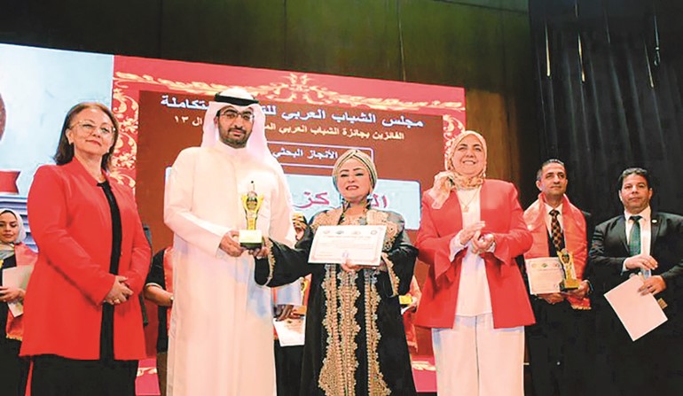 م.عبدالله الغريب خلال تكريمه بجائزة الشباب العربي المتميز في دورتها 13