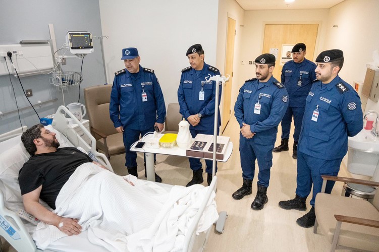 رئيس قوة الإطفاء العام بالتكليف العميد محمد القحطاني لدى زيارة الوكيل أول محمد عبدالله