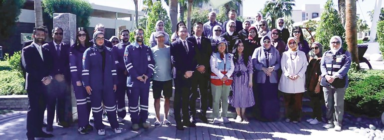 مدير عام الهيئة العامة للبيئة بالتكليف نوف بهبهاني متوسطة المشاركين في مشروع إعادة تأهيل البيئة الساحلية