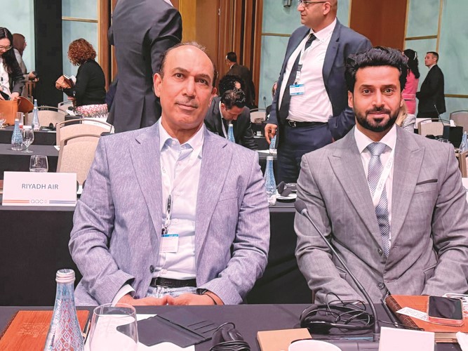 الكابتن عبدالمحسن سالم الفقعان خلال مشاركته في عمومية الاتحاد العربي للنقل الجوي