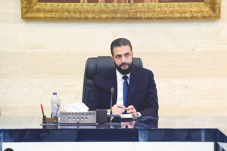 ميرتس يدعو الشرع لزيارة ألمانيا ومناقشة قضية اللاجئين