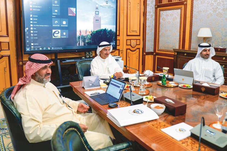 أمين عام مجلس الوزراء صالح الملا والشيخ صباح أحمد صباح السالم والشيخ تركي جابر الدعيج