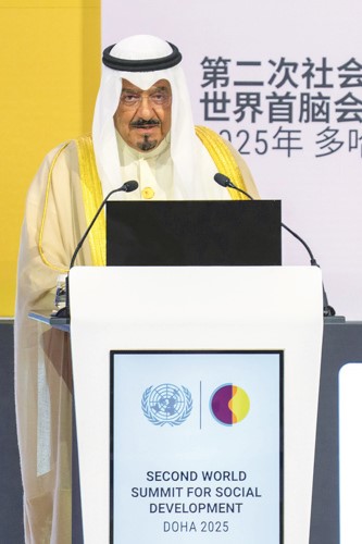 ممثل صاحب السمو الأمير الشيخ مشعل الأحمد سمو الشيخ أحمد العبدالله رئيس مجلس الوزراء  يلقي كلمة الكويت في مؤتمر القمة العالمي الثاني للتنمية الاجتماعية في الدوحة