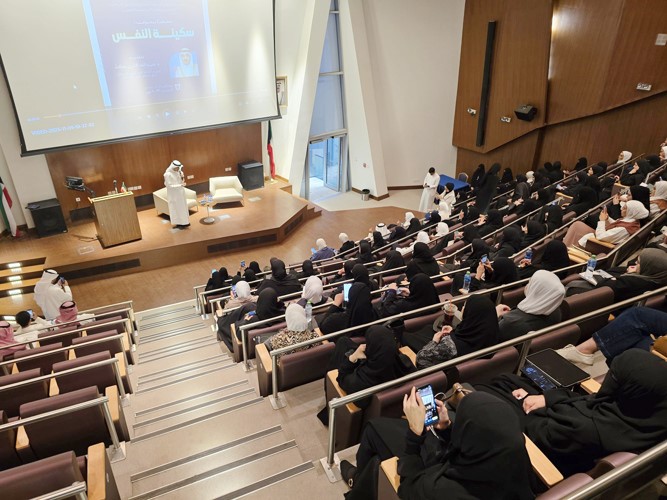 جانب من المحاضرات التوعوية بعنوان كن واعيا ضمن فعاليات برنامج وياك