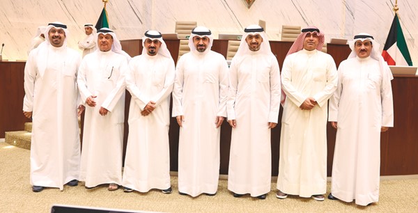 عبدالله العنزي وسعود الكندري وخالد المطيري وم.إسماعيل بهبهاني وناصر الجدعان ونصار العازمي وفهد العبدالجادر(فريال حماد)