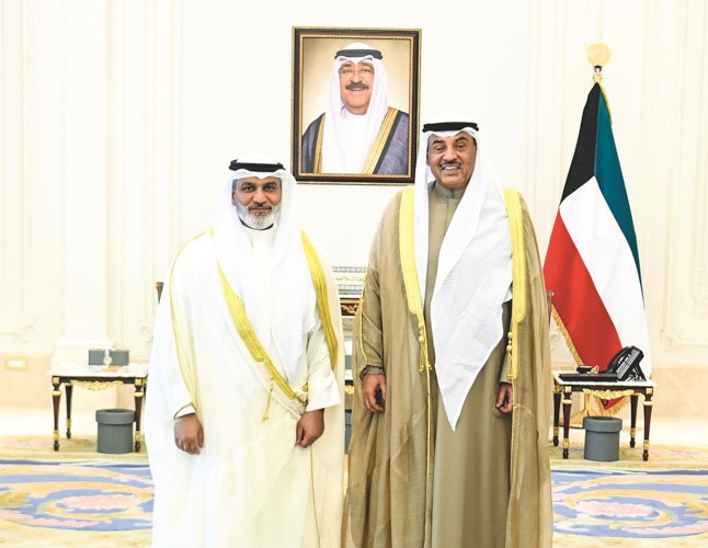 سمو ولي العهد الشيخ صباح الخالد خلال استقباله الأمين العام لمنظمة البلدان المصدرة للبترول (أوپيك) هيثم الغيص