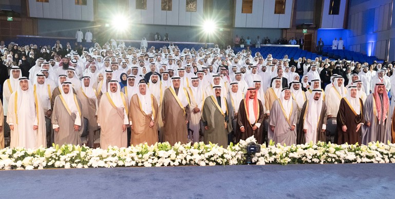 صاحب السمو الأمير الشيخ مشعل الأحمد وسمو ولي العهد الشيخ صباح الخالد والشيخ د.إبراهيم الدعيج والشيخ أحمد الحمود ورئيس الوزراء سمو الشيخ أحمد العبدالله والشيخ نواف العبدالعزيز الجراح والشيخ فهد اليوسف والشيخ علي الجراح والشيخ علي الجابر والشيخ مبارك الحمود والشيخ فيصل النواف