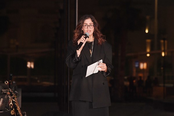 المديرة التنفيذية للمبيعات والتسويق في شركة العقارات المتحدة لجين الصالح متحدثة خلال الحفل