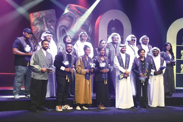 الفنانون العشرة المكرمون