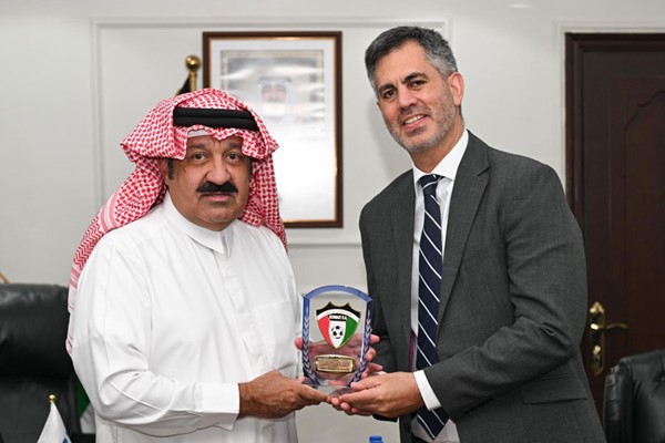 اليوسف يبحث والسفير الأرجنتيني تعزيز التعاون الرياضي