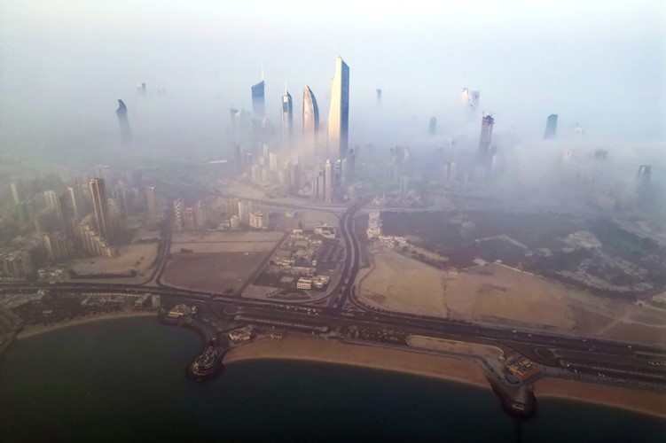 طقس بارد ليلاً مع فرصة للضباب والأمطار المتفرقة في عطلة نهاية الأسبوع