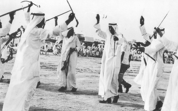 العرضة احدى الرقصات الشعبية الكويتية