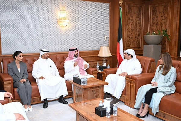  وزير الإعلام والثقافة ووزير الدولة لشؤون الشباب عبد الرحمن المطيري خلال لقائه رئيس الاتحادين العربي والسعودي للرياضات الإلكترونية صاحب السمو الملكي الأمير فيصل بن بندر آل سعود