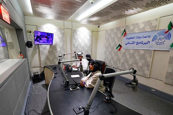  استديو «البرنامج الثاني» في إذاعة دولة الكويت خلال بث مباشر لأحد البرامج 