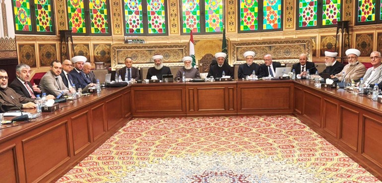 مفتي لبنان الشيخ عبداللطيف دريان مترئسا اجتماع المجلس الإسلامي الشرعي الأعلى في دار الفتوى (محمود الطويل)