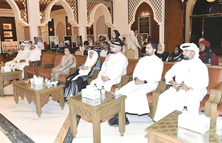2إبراهيم البغلي ود.سعاد الحمر في مقدمة الحضور