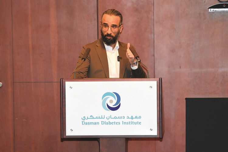 رئيس قسم الجراحة في مستشفى جابر الأحمد د.سليمان المزيدي
