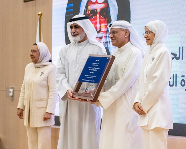 تكريم لأعضاء المجلس التأسيسي لجامعة عبدالله السالم تقديرا لعطائهم في تأسيس الجامعة