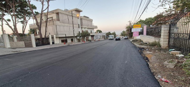 طرقات إقليم الخروب تلونت بالزفت بعد غياب