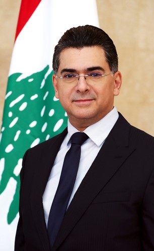 فيروز في عيدها الـ 90.. كل عام وهي «جارة القمر»