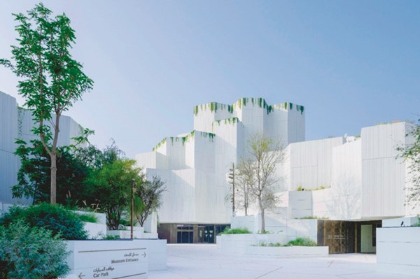 التصميم الخارجي للمتحف مستوحى من تكوينات الأودية المحلية