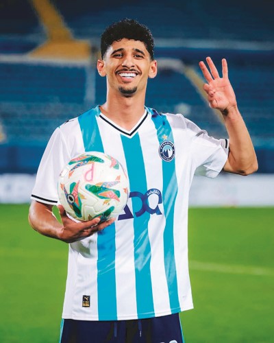 أحمد عاطف قطة مع كرة الهاتريك