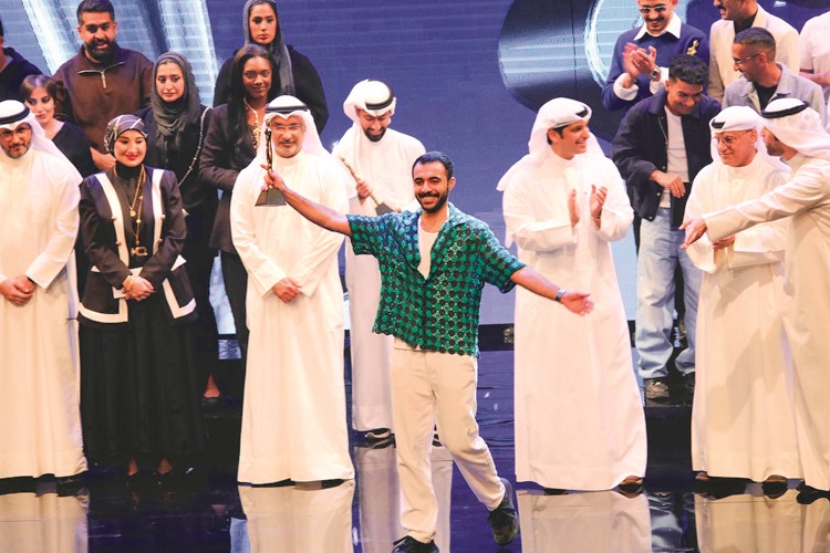المخرج يحيى الخراصي - جائزةأفضل عرض مسرحي متكامل
