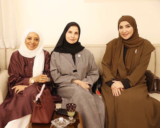 سعدية مفرح وخلود الخميس