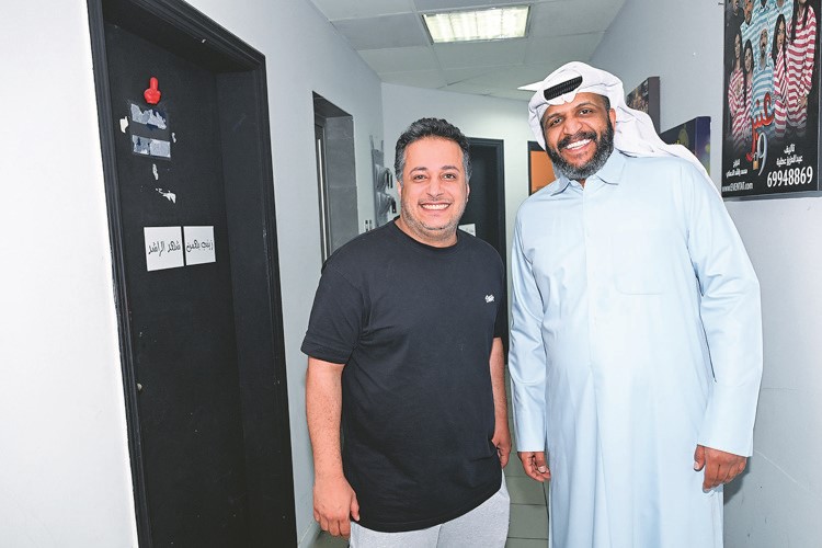 سلطان الفرج مع مدير شركة مرايا المنتجة للعمل سلمان السلمان