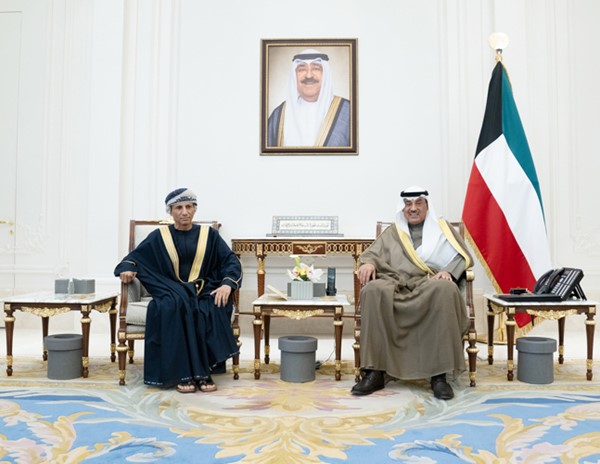 سمو ولي العهد الشيخ صباح الخالد مستقبلا الممثل الخاص للأمين العام للأمم المتحدة في العراق رئيس بعثة الأمم المتحدة لمساعدة العراق السفير د.محمد بن عوض الحسان