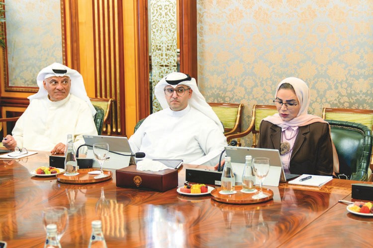 د.نادر الجلال وعبداللطيف المشاري ود.أمثال الحويلة