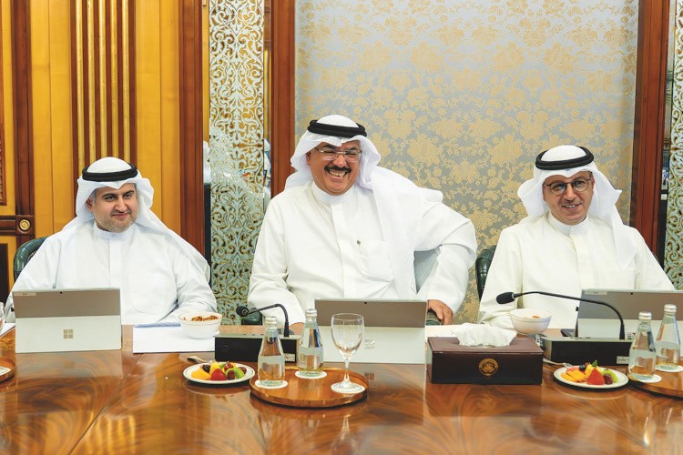 المستشار ناصر السميط وم.سيد جلال الطبطبائي ود.صبيح المخيزيم