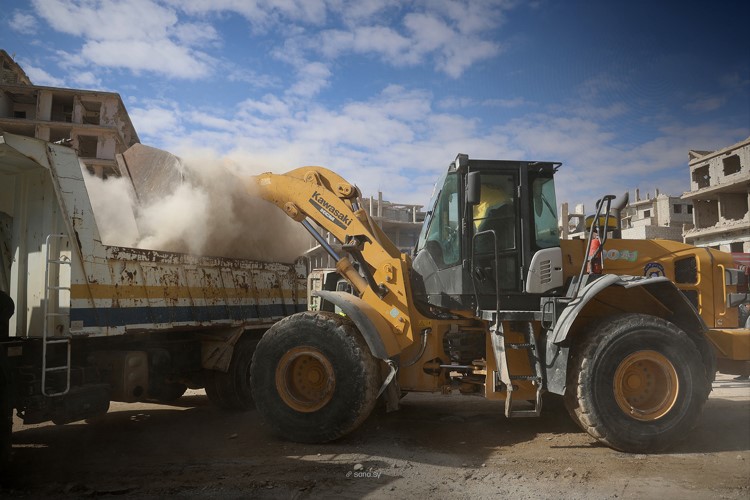 بتمويل مركز الملك سلمان للإغاثة .. بدء إزالة وتدوير الأنقاض في داريا ودوما بريف دمشق