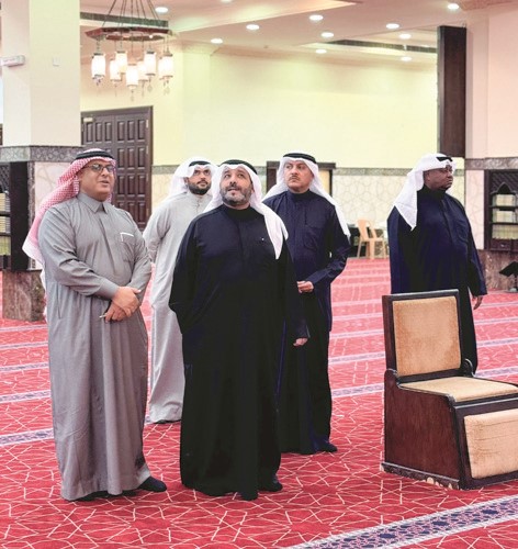 سفيرنا لدى المملكة العربية السعودية الشيخ صباح ناصر صباح الأحمد خلال زيارته جامع الوالدين في منطقة تبوك