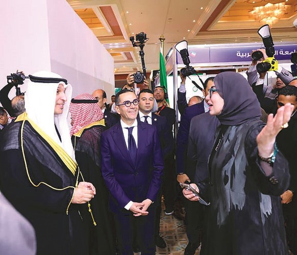 الوزير عبدالرحمن المطيري وم. حسن الخطيب خلال جولتهما في الشركات المشاركة في فعاليات الأسبوع الكويتي 16 في مصر