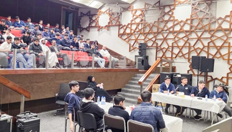 وليد العويس يتصدى لإخراج مع الطلبة الإذاعي