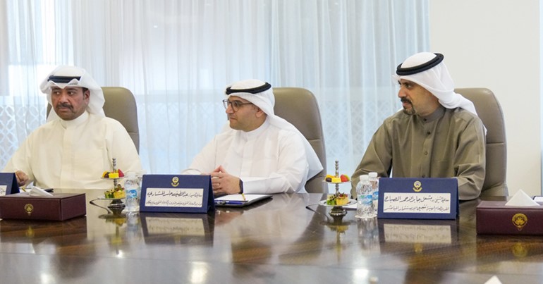 وزير الدفاع الشيخ عبدالله العلي ووزير الدولة لشؤون البلدية ووزير الدولة لشؤون الإسكان عبداللطيف المشاري ومدير عام هيئة تشجيع الاستثمار المباشر الشيخ د.مشعل جابر الأحمد