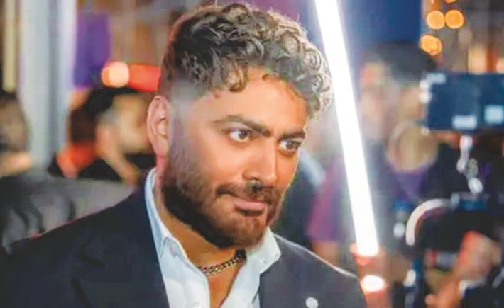 تامر حسني يرد على شائعات تدهور حالته الصحية