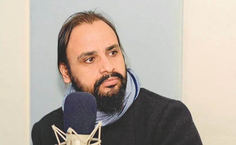 محمد عبدالعزيز: «عيلة الملك» قصة اجتماعية وتصويره يمر بسلاسة