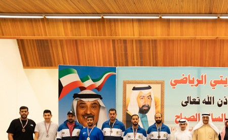 الشيخ علي ثامر علي الصباح ودعيج العتيبي وعبيد العصيمي يتوسطون الفائزين بالمراكز الأولى