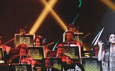 سحرت العيون بفستان ذهبي.. ليلتان رومانسيتان من الأنغام أطربتنا فيهما أنغام 2 1334936 1