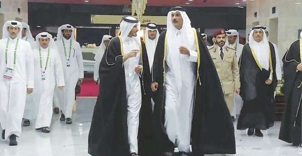 أمير دولة قطر صاحب السمو الشيخ تميم بن حمد آل ثاني مع سمو الشيخ جاسم بن حمد